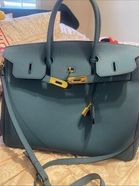 Gorgeous Large Classic Structured Teal Leather Tote Bag with Gold Hardware